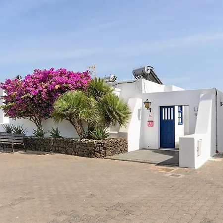 Casa Lola Y Elena - Playa Blanca, Lanzarote Апартаменты *
